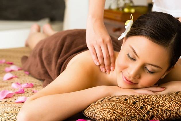 Cách massage vai và cổ giúp giảm chóng mặt