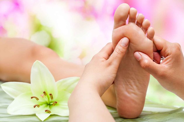 10 cách massage, bấm huyệt ở chân để chữa bệnh