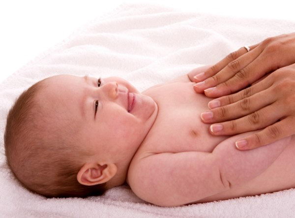 3 vị trí massage giúp bé khỏe mạnh dẻo dai