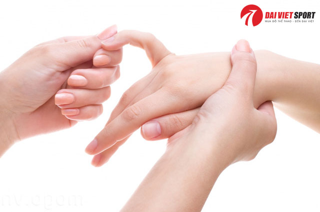Cách massage bấm huyệt phòng hội chứng cổ tay